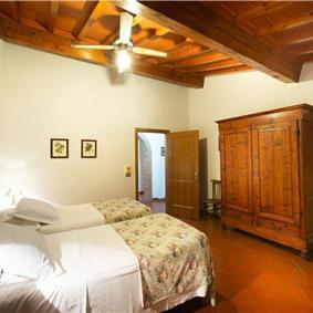 A selection of 2-3 bedroom apartments with shared pool near Florence, Sleeps 4-6